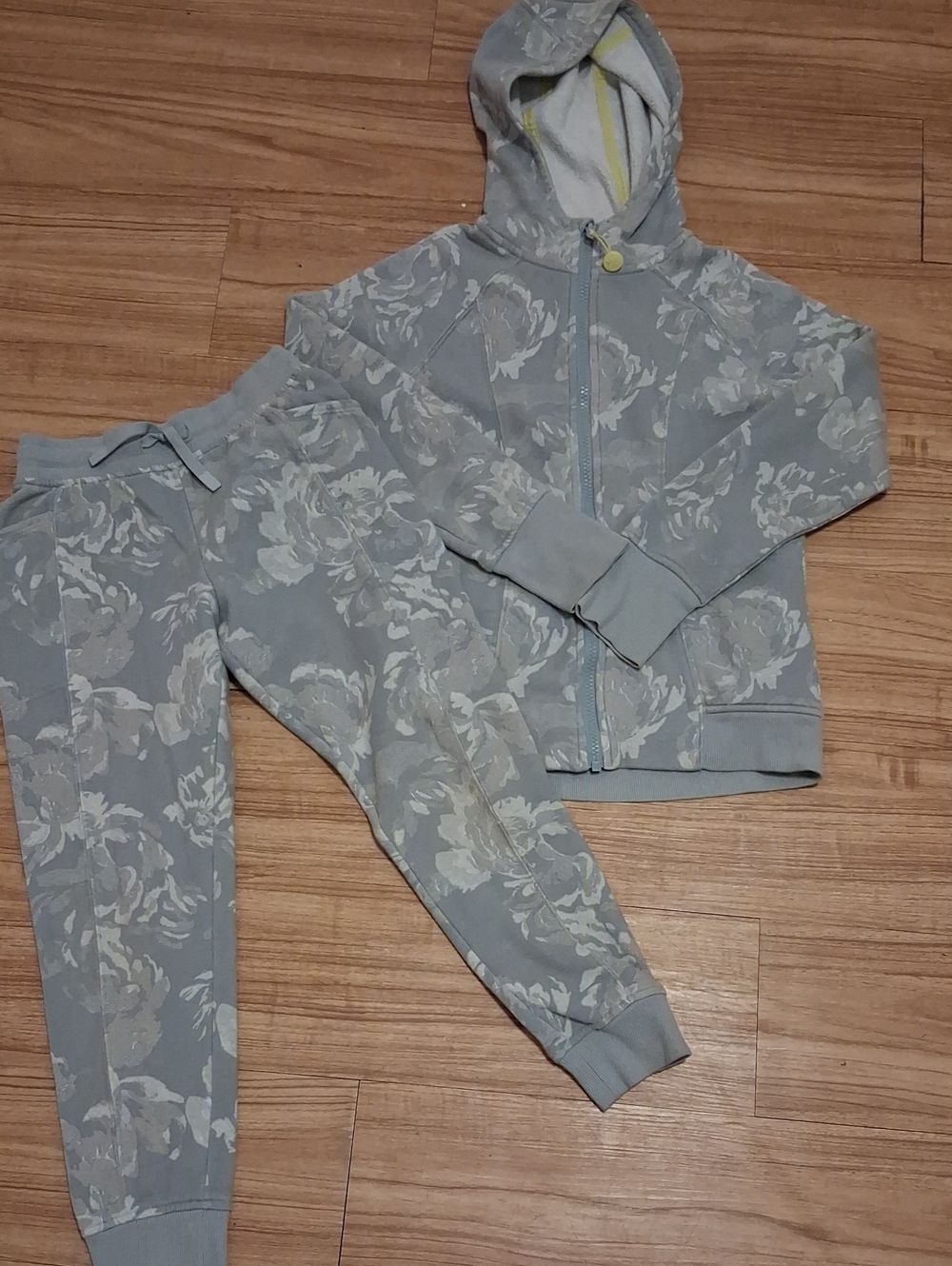 Girls All In Motion Girls' Gray Floral Zip Hoodie & Jogger Pajama Set